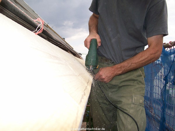 Sanierung eines alten Scheunendaches.