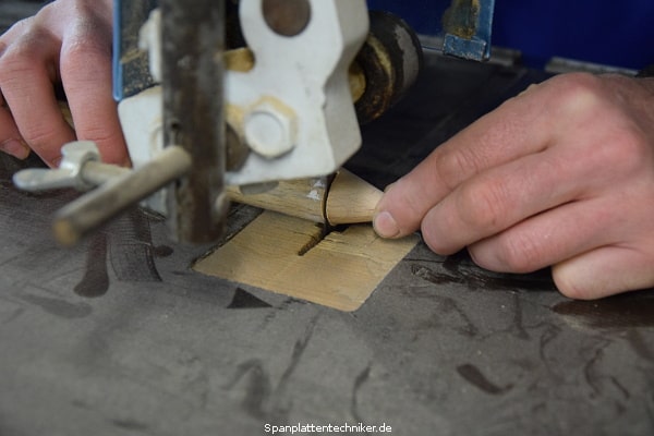 Fertigung eines Zwergenhutes.